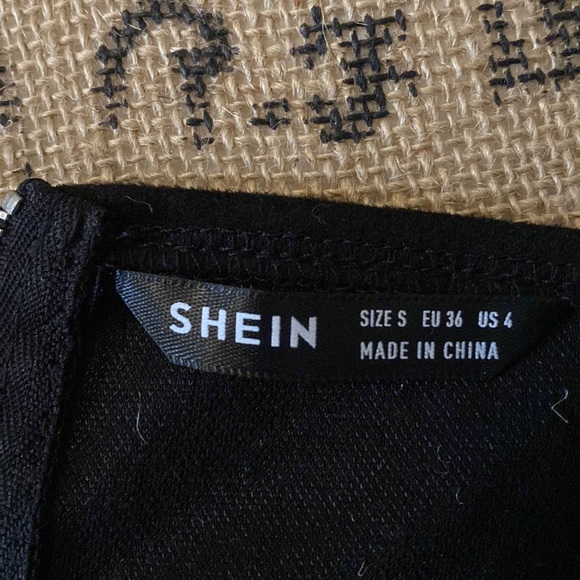 🚨[SOLD] Floral Embroidered Boho Top - Picture 5 of 6